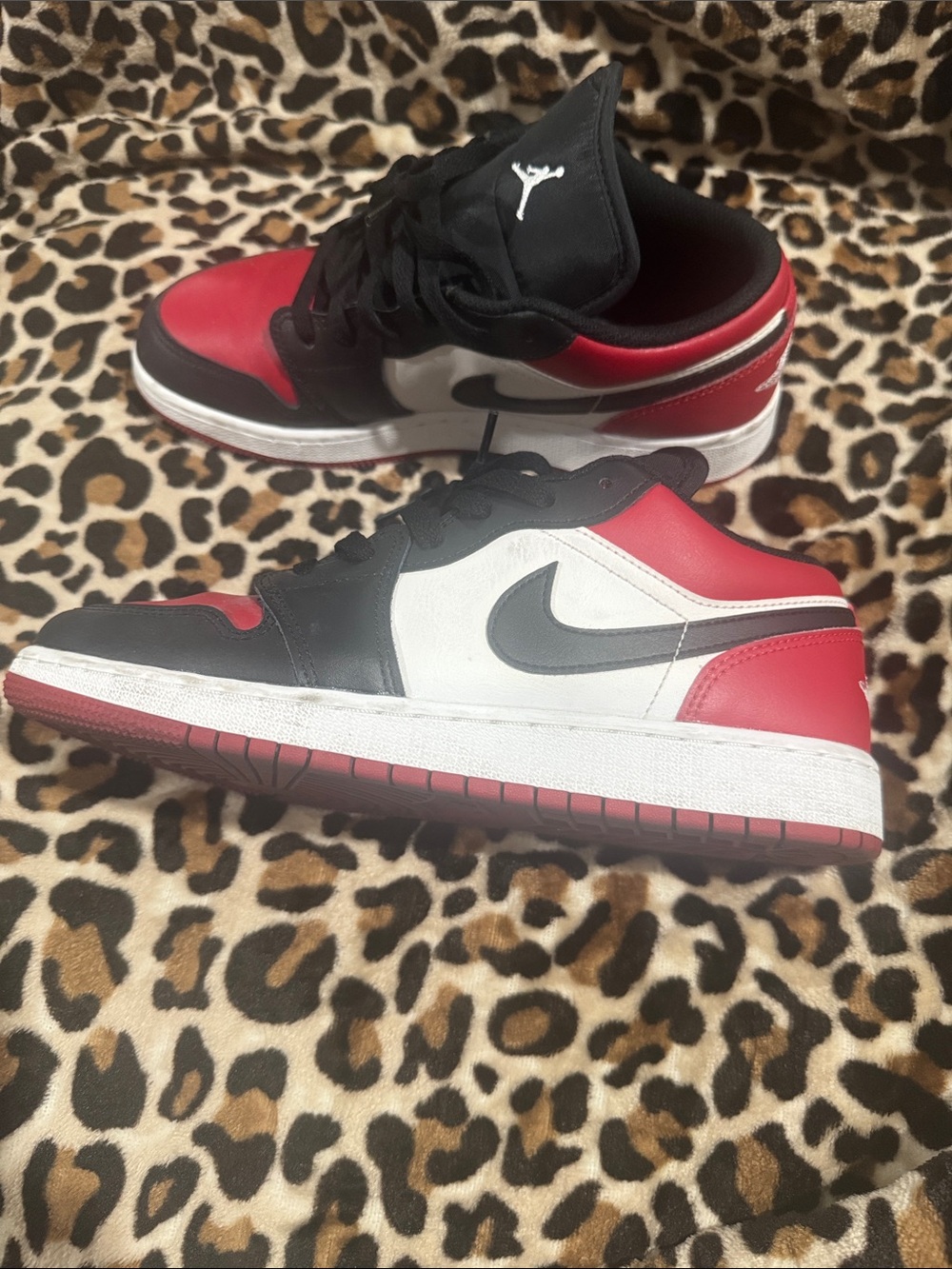 Nike Low Top Sneakers - Black/Red/White